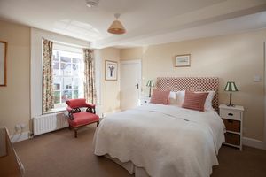 Castleton_Bedroom - click for photo gallery
